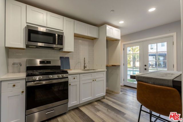 18404 Arminta Street, Reseda (los Angeles), CA 91335