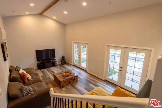 18404 Arminta Street, Reseda (los Angeles), CA 91335