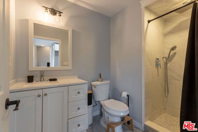 18404 Arminta Street, Reseda (los Angeles), CA 91335