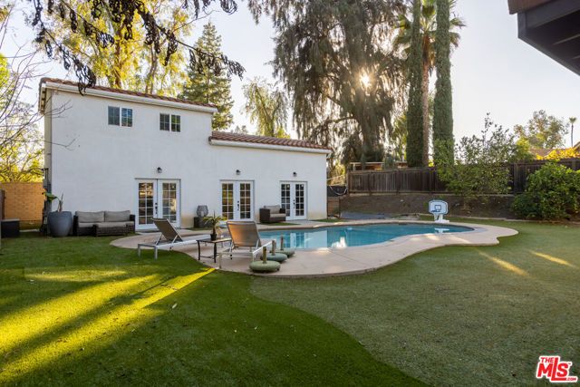 18404 Arminta Street, Reseda (los Angeles), CA 91335