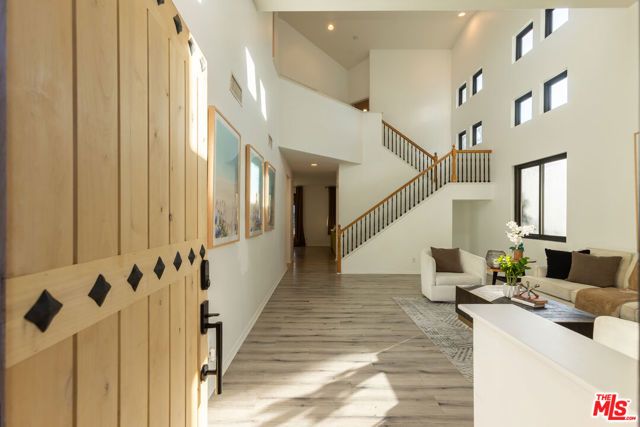 18404 Arminta Street, Reseda (los Angeles), CA 91335