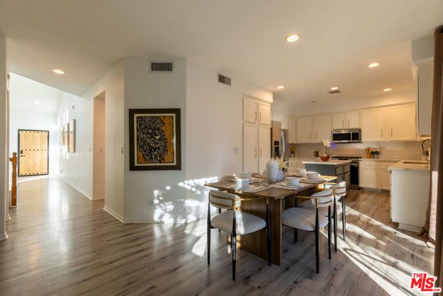 18404 Arminta Street, Reseda (los Angeles), CA 91335