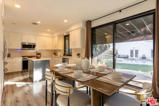 18404 Arminta Street, Reseda (los Angeles), CA 91335