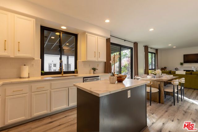 18404 Arminta Street, Reseda (los Angeles), CA 91335