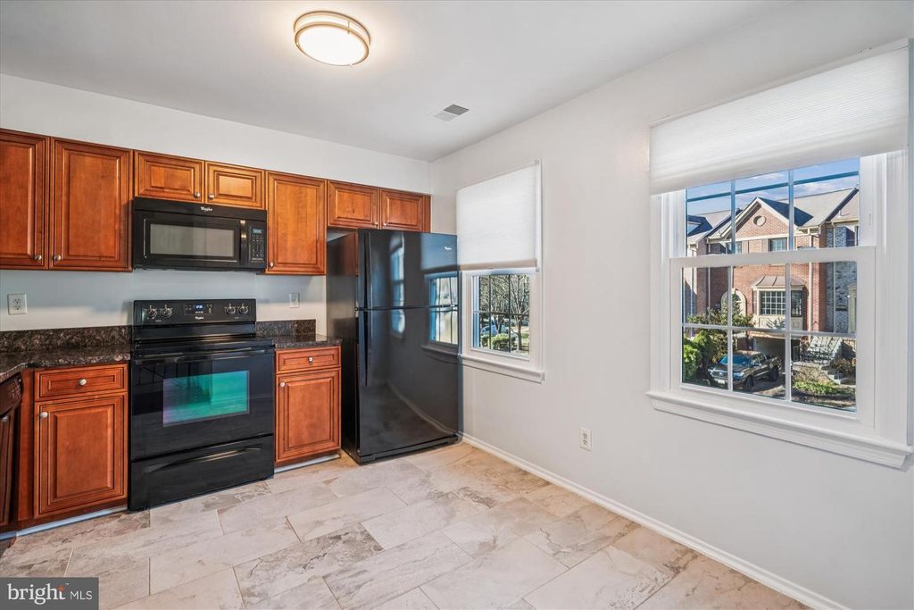Image 13 of property listing at 12310 SWEETBOUGH CT #85, Gaithersburg, MD 20878