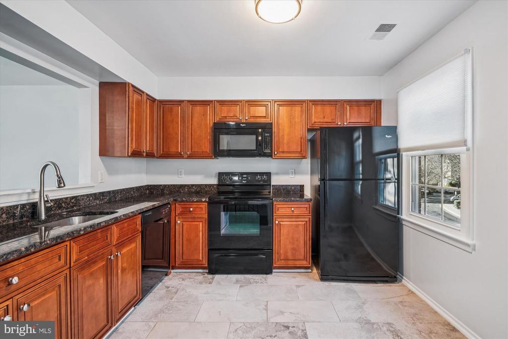 Image 14 of property listing at 12310 SWEETBOUGH CT #85, Gaithersburg, MD 20878