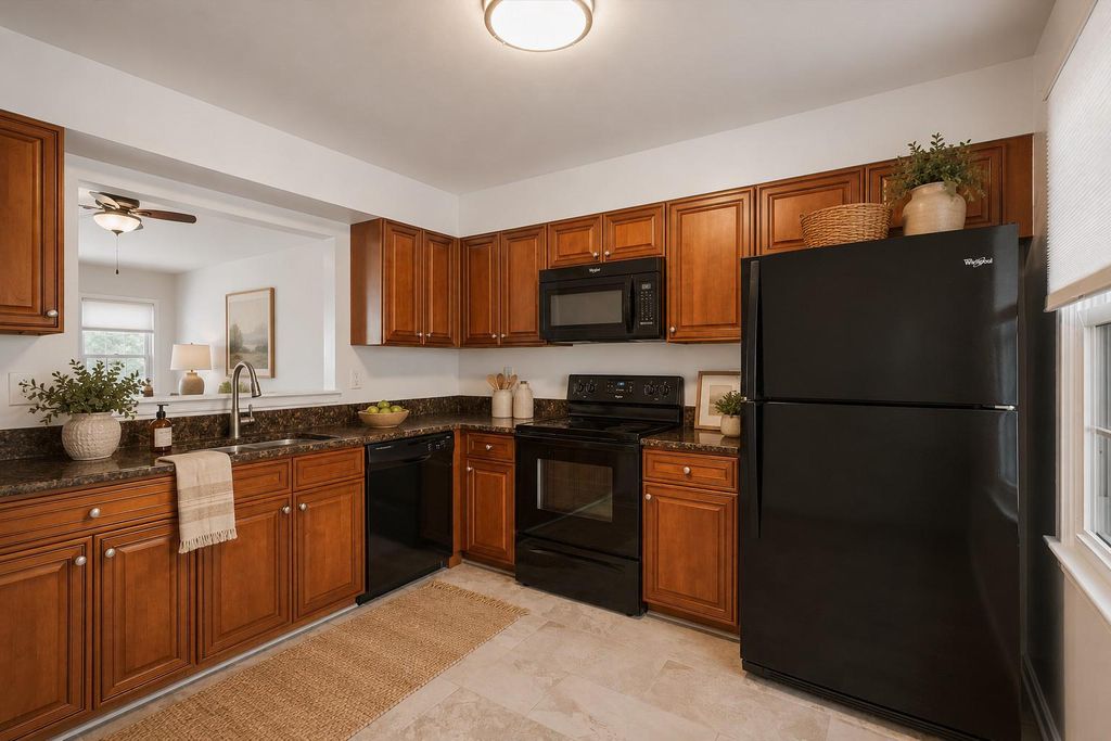 Image 15 of property listing at 12310 SWEETBOUGH CT #85, Gaithersburg, MD 20878