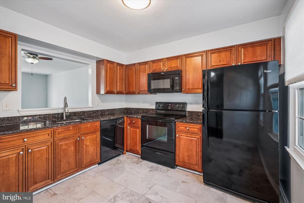Image 16 of property listing at 12310 SWEETBOUGH CT #85, Gaithersburg, MD 20878