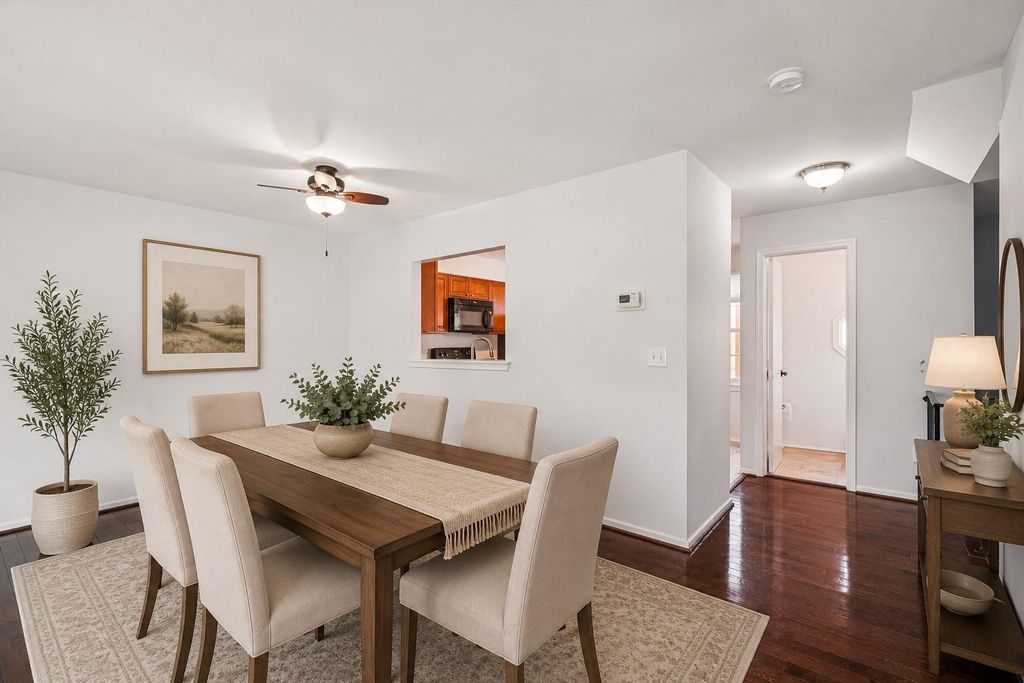 Image 3 of property listing at 12310 SWEETBOUGH CT #85, Gaithersburg, MD 20878