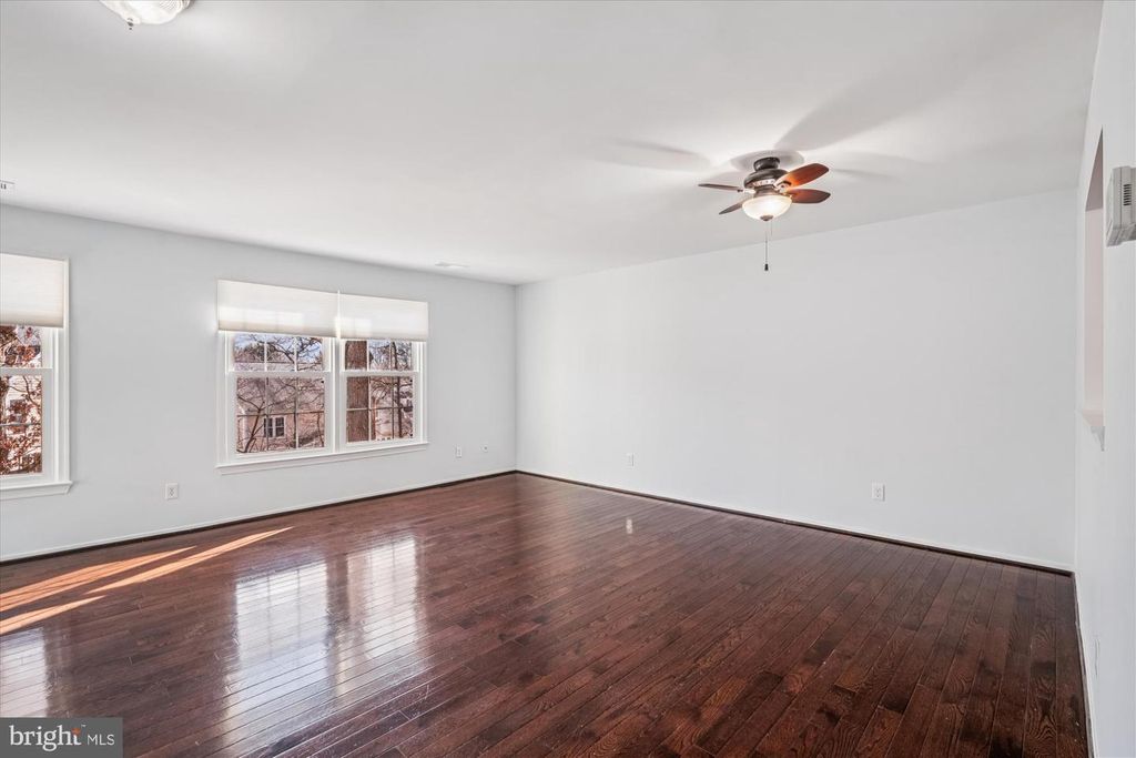Image 8 of property listing at 12310 SWEETBOUGH CT #85, Gaithersburg, MD 20878