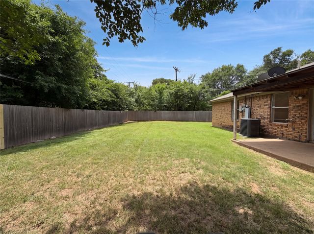 6505 Big Springs Drive, Arlington, TX 76001
