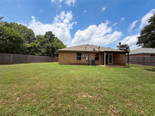 6505 Big Springs Drive, Arlington, TX 76001