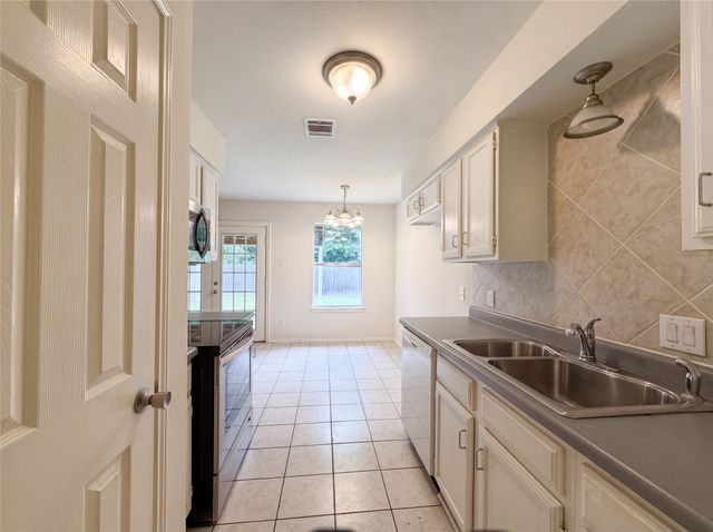 6505 Big Springs Drive, Arlington, TX 76001