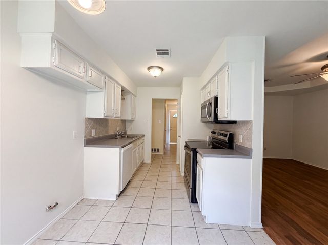 6505 Big Springs Drive, Arlington, TX 76001