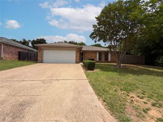 6505 Big Springs Drive, Arlington, TX 76001
