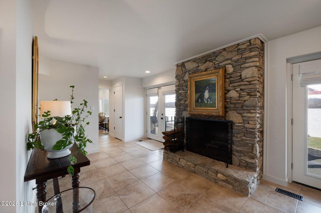 3028 Belknap Beach Rd, Prospect, KY 40059
