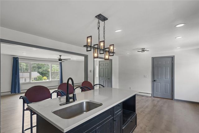 172 Knotty Oak Road, Coventry, RI 02816
