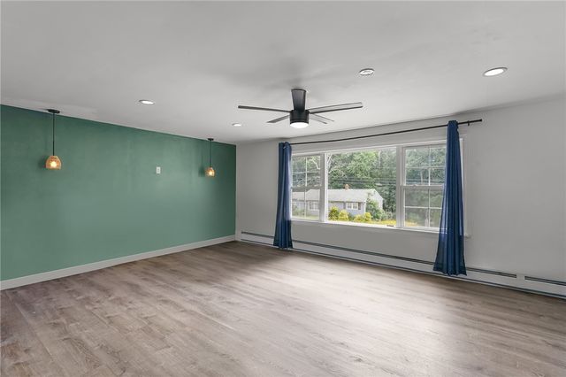172 Knotty Oak Road, Coventry, RI 02816