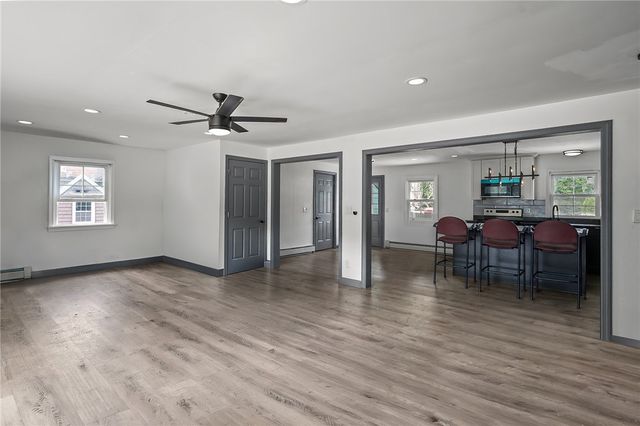 172 Knotty Oak Road, Coventry, RI 02816