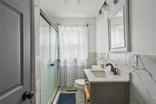 172 Knotty Oak Road, Coventry, RI 02816