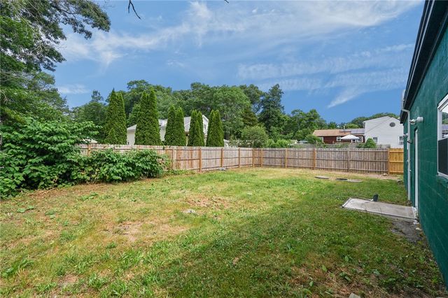 172 Knotty Oak Road, Coventry, RI 02816