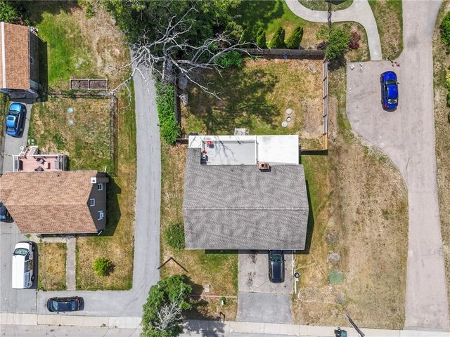 172 Knotty Oak Road, Coventry, RI 02816