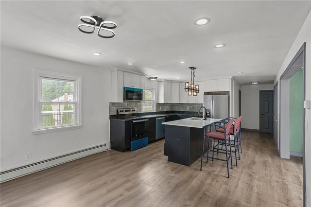 172 Knotty Oak Road, Coventry, RI 02816