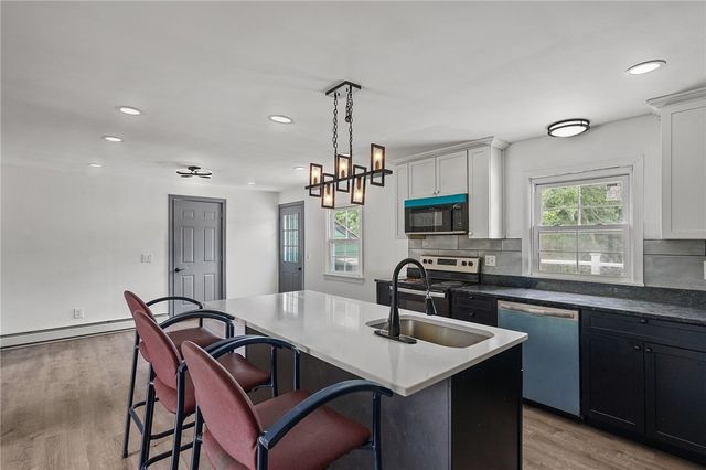 172 Knotty Oak Road, Coventry, RI 02816