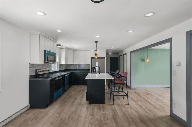 172 Knotty Oak Road, Coventry, RI 02816