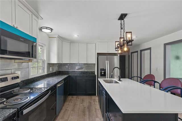172 Knotty Oak Road, Coventry, RI 02816
