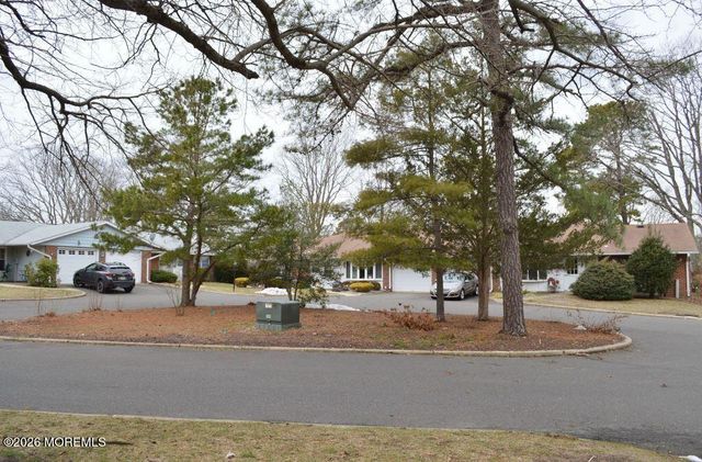 902A Dumbarton Drive, Lakewood, NJ 08701