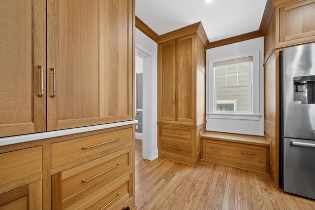 5961 N Kent AVENUE, Whitefish Bay, WI 53217