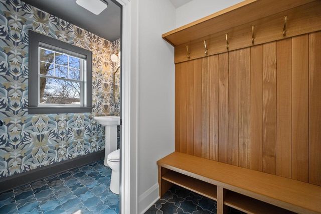 5961 N Kent AVENUE, Whitefish Bay, WI 53217