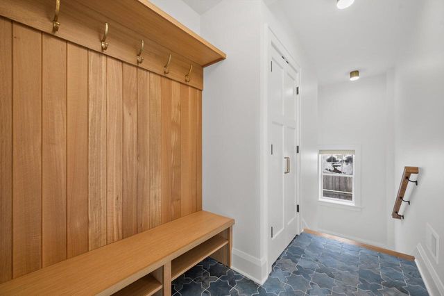 5961 N Kent AVENUE, Whitefish Bay, WI 53217