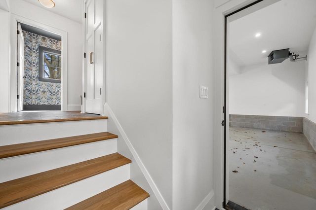 5961 N Kent AVENUE, Whitefish Bay, WI 53217