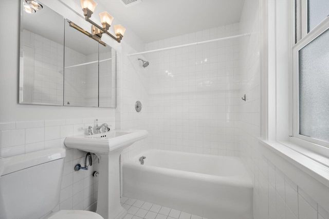 5961 N Kent AVENUE, Whitefish Bay, WI 53217