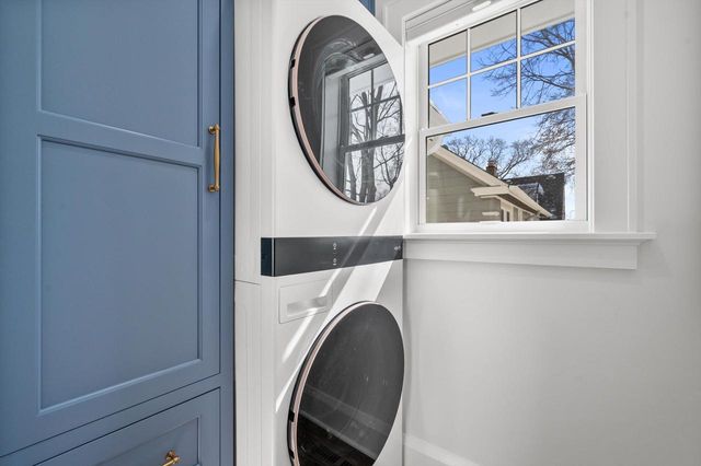 5961 N Kent AVENUE, Whitefish Bay, WI 53217