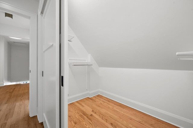 5961 N Kent AVENUE, Whitefish Bay, WI 53217