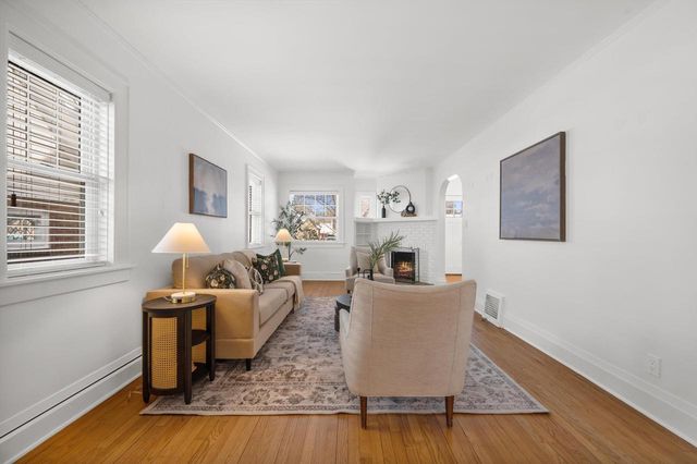 5961 N Kent AVENUE, Whitefish Bay, WI 53217