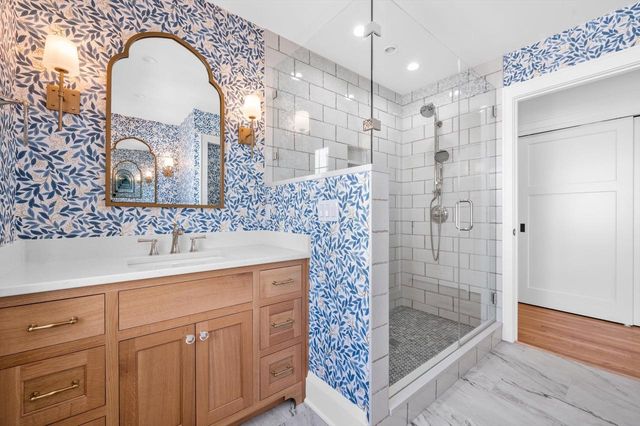 5961 N Kent AVENUE, Whitefish Bay, WI 53217