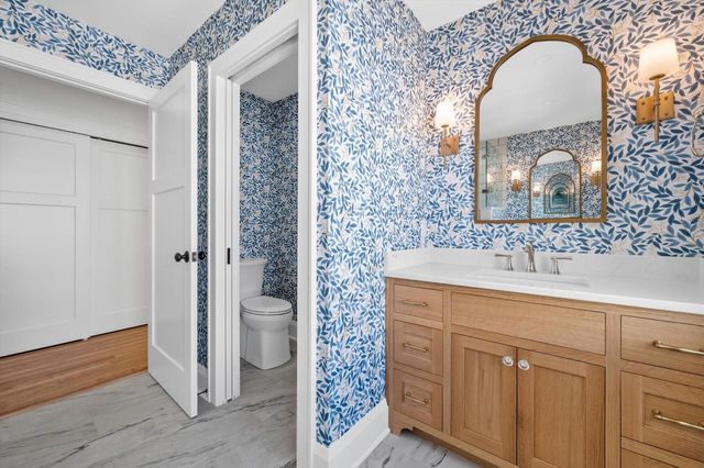 5961 N Kent AVENUE, Whitefish Bay, WI 53217