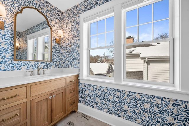 5961 N Kent AVENUE, Whitefish Bay, WI 53217