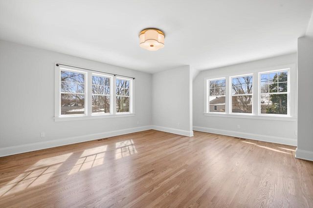 5961 N Kent AVENUE, Whitefish Bay, WI 53217