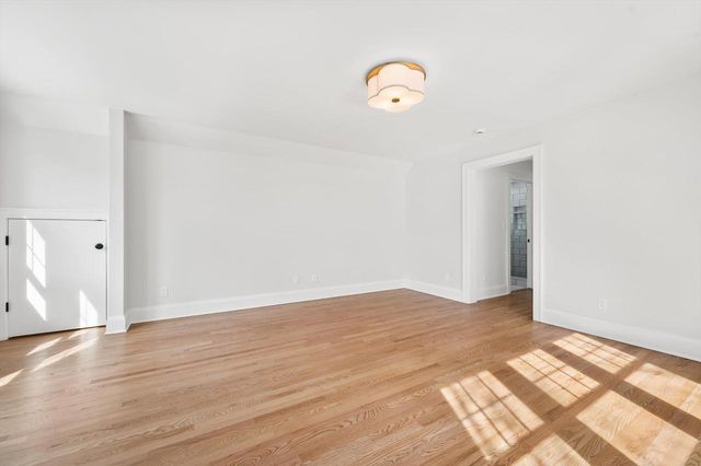 5961 N Kent AVENUE, Whitefish Bay, WI 53217