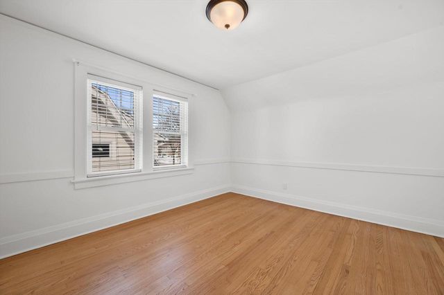 5961 N Kent AVENUE, Whitefish Bay, WI 53217