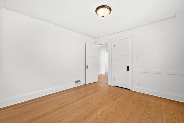 5961 N Kent AVENUE, Whitefish Bay, WI 53217