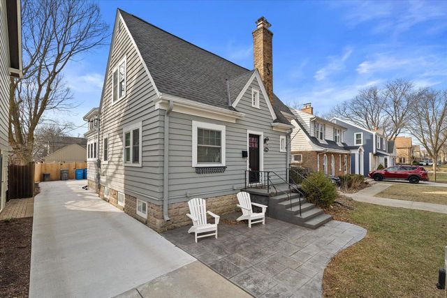 5961 N Kent AVENUE, Whitefish Bay, WI 53217