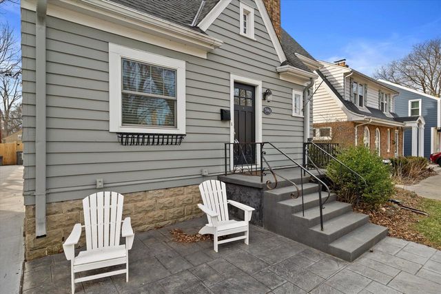 5961 N Kent AVENUE, Whitefish Bay, WI 53217