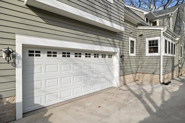 5961 N Kent AVENUE, Whitefish Bay, WI 53217