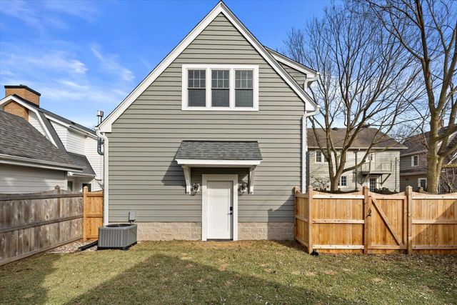 5961 N Kent AVENUE, Whitefish Bay, WI 53217
